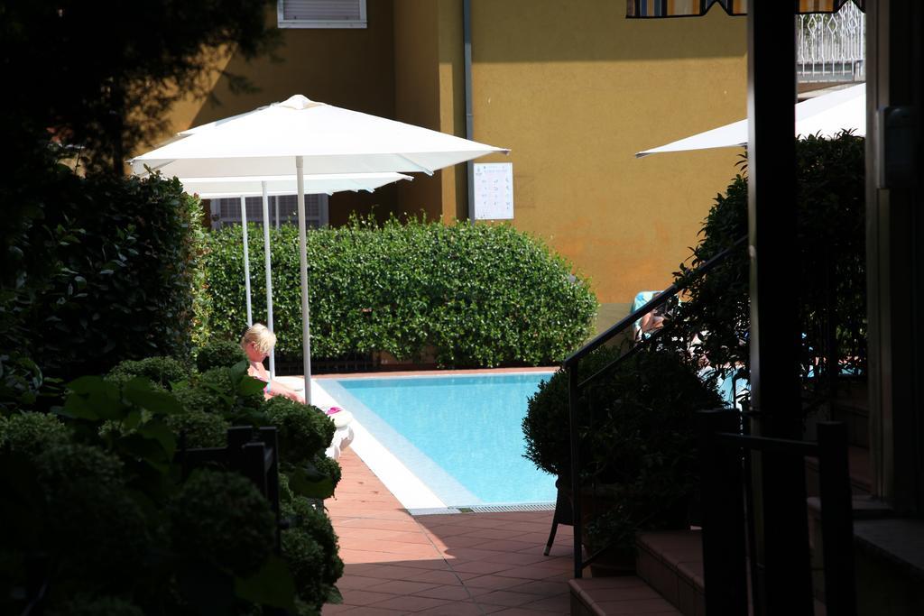 Albergo Ristorante Papa 페스키에라델가르다 외부 사진