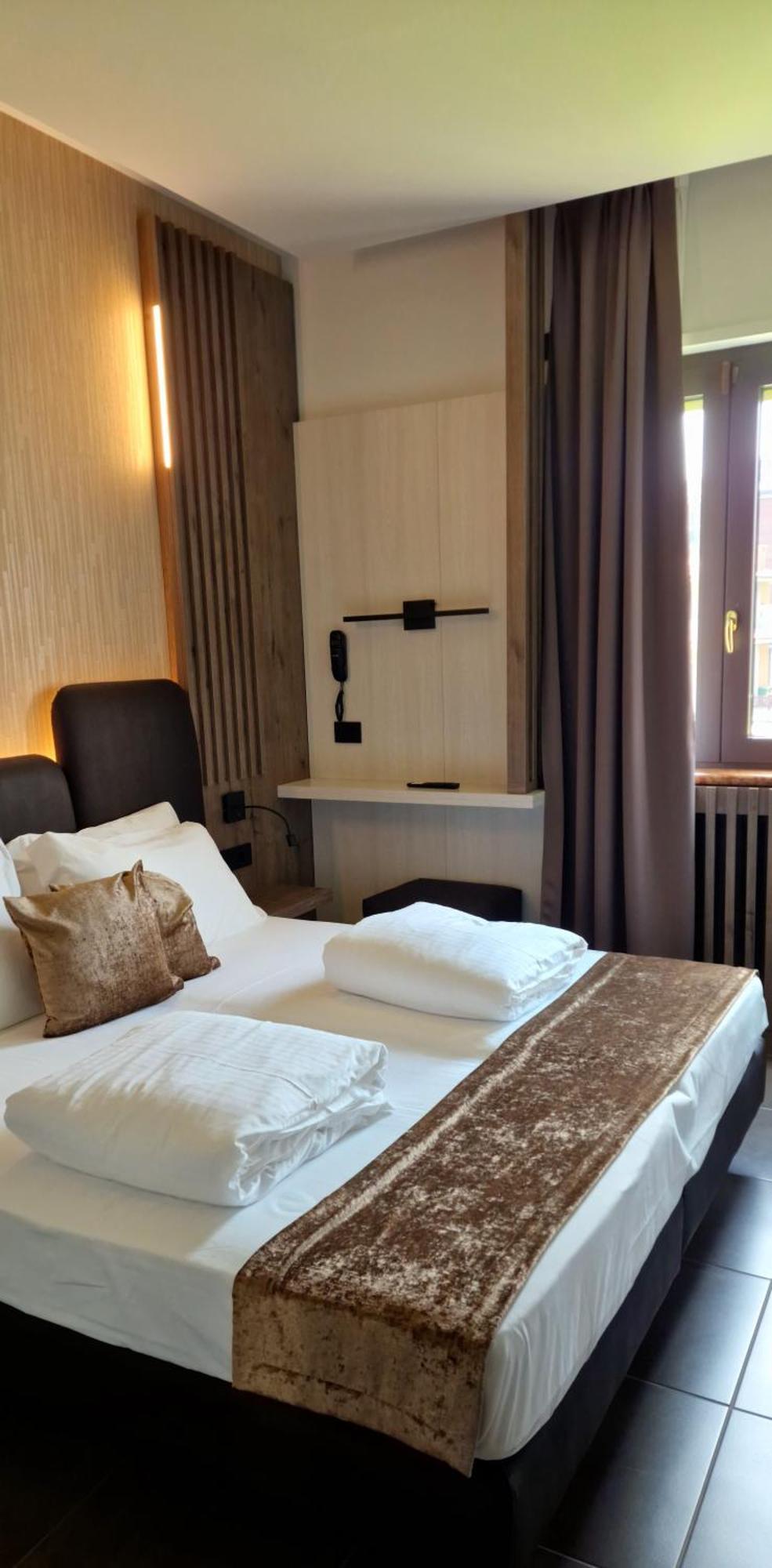 Albergo Ristorante Papa 페스키에라델가르다 외부 사진