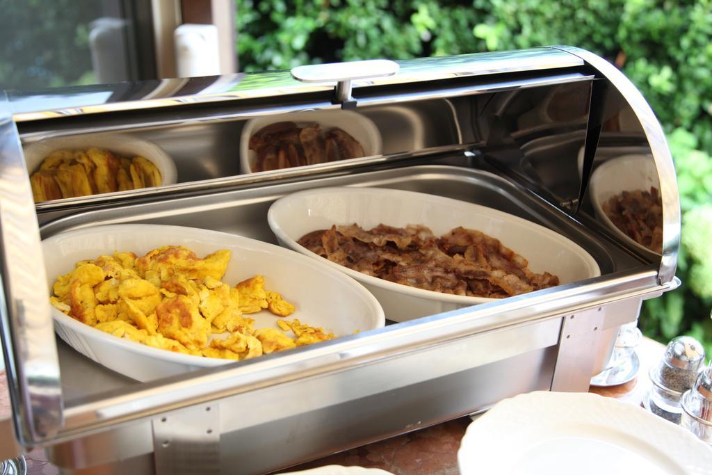 Albergo Ristorante Papa 페스키에라델가르다 외부 사진