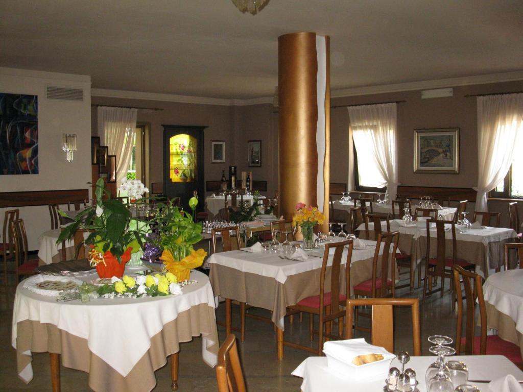 Albergo Ristorante Papa 페스키에라델가르다 외부 사진