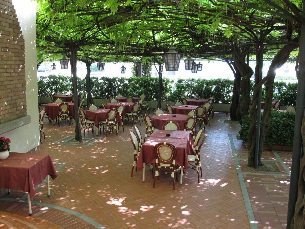 Albergo Ristorante Papa 페스키에라델가르다 외부 사진