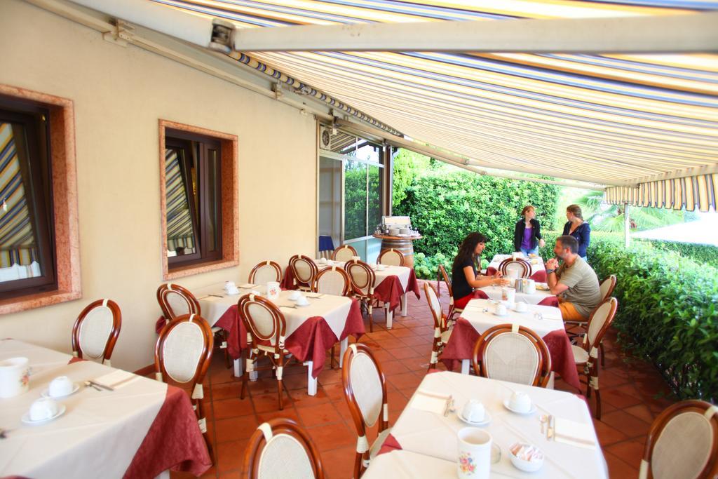 Albergo Ristorante Papa 페스키에라델가르다 외부 사진