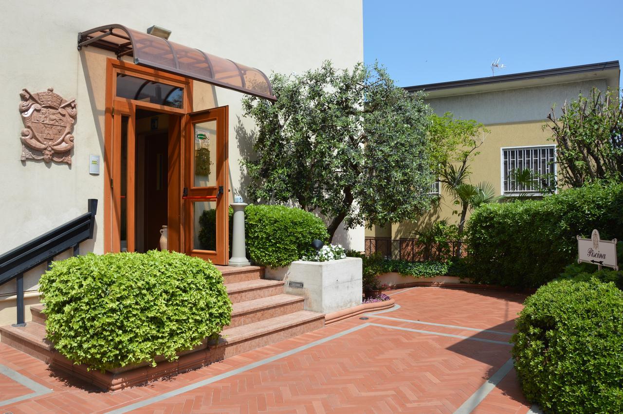 Albergo Ristorante Papa 페스키에라델가르다 외부 사진