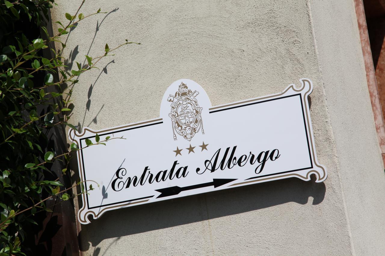 Albergo Ristorante Papa 페스키에라델가르다 외부 사진